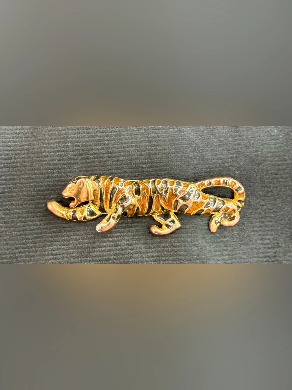 80s Creeping Tiger Vintage Animal Brooch